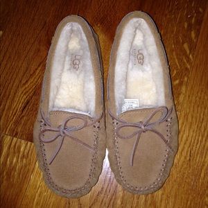 Ugg slippers kids size 2